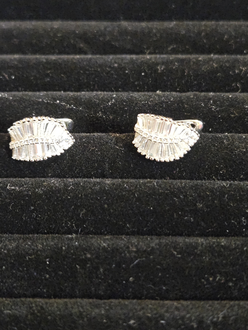 New Leaf Earrings Pierced - Picture 4 of 5
